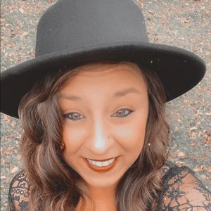 Meet your Posher, Brittney